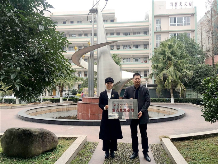 (照片已美化)建筑工程系前往瓯海重点生源校挂牌.jpg (照片已美化)建筑工程系前往瓯海重点生源校挂牌.jpg