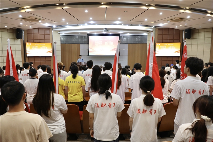 唱团歌.jpg