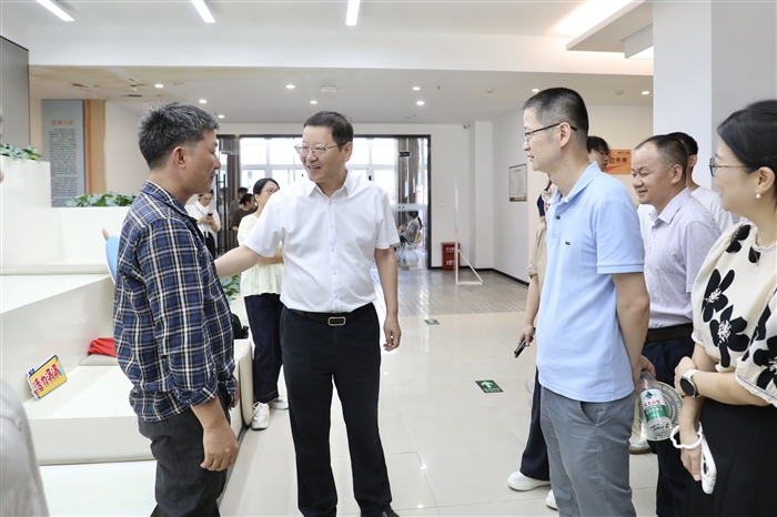 郑信军1.jpg