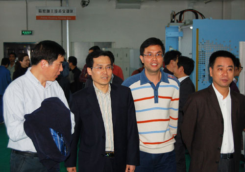 温州市委副书记朱贤良副市长陈作荣来我院调研