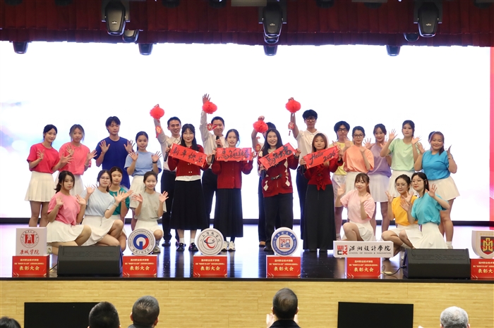 开场节目.jpg 开场节目.jpg